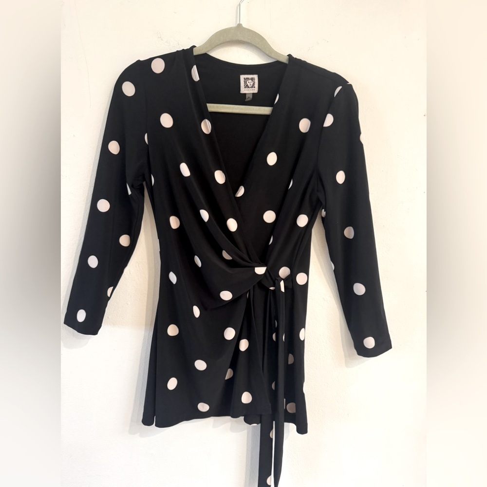 Anne Klein XS black and cream polka dot mock wrap blouse in EUC